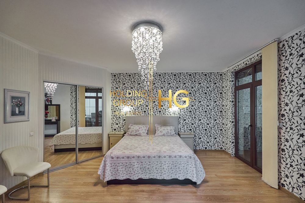 Продава се Тристаен апартамент в Варна, Бриз - 150 кв.м за 1927 €/кв.м - Снимка #2