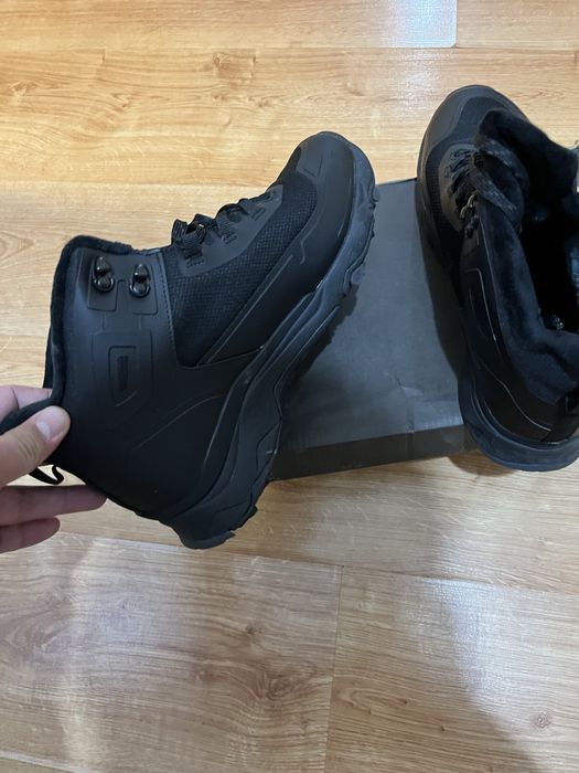 Продам зимную кроссовки