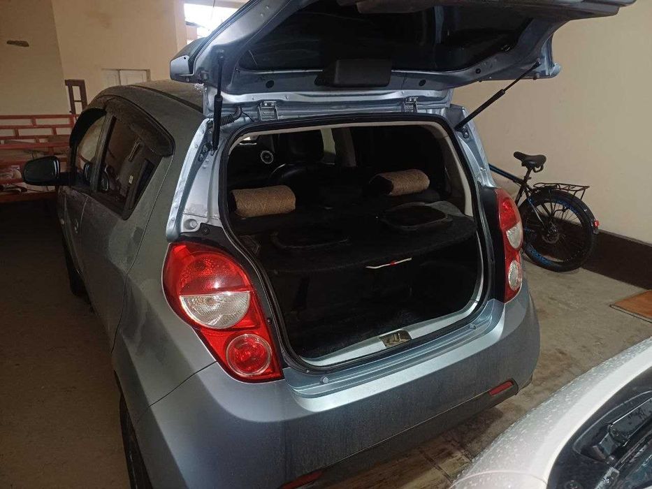 Spark navarotlari bilan faqat benzonda yurgan