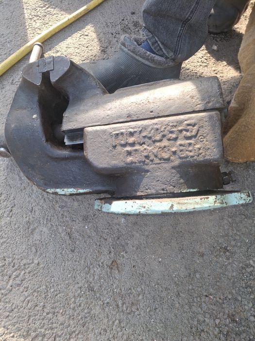 Тиски токарно-фрезерные