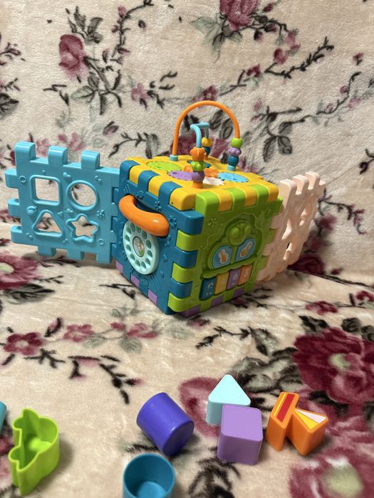 Cub interactiv cu sunete