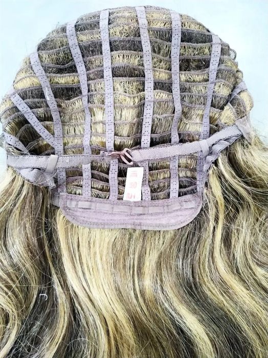 Парик из Кореи . В идеальном состоянии. Был куплен для фотосесси