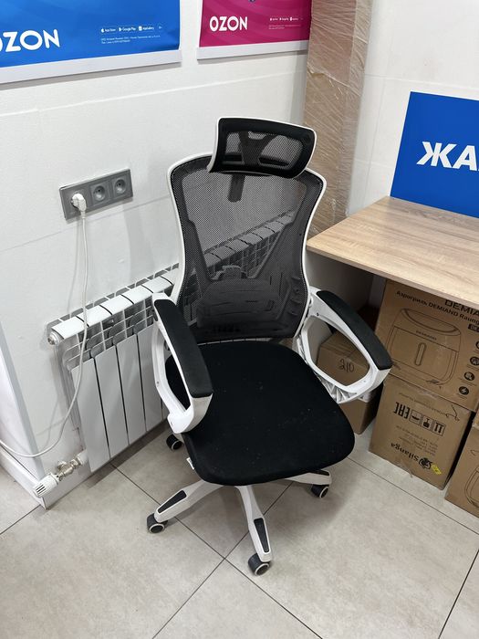 офисное кресло с дефектом