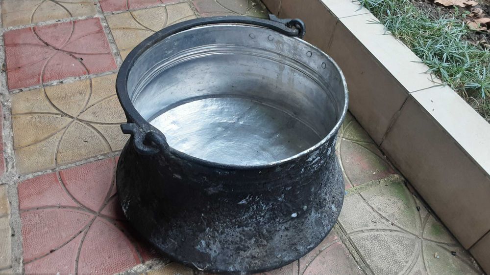 Харания - меден казан