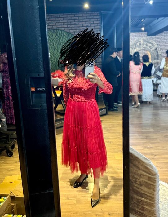 Красное платье