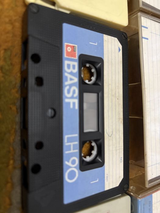Casete audio vechi – BASF LH90, EMI, casete în carcase