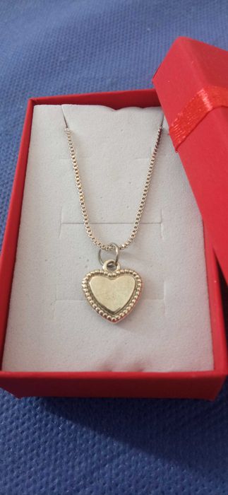 Ново, дамско сребърно колие с висулка.Различни модели и цени. В кутия.