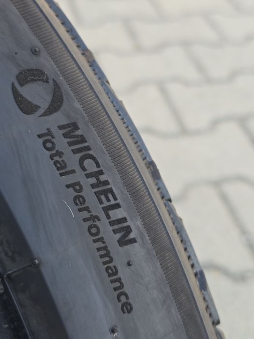 265 40 21 Michelin