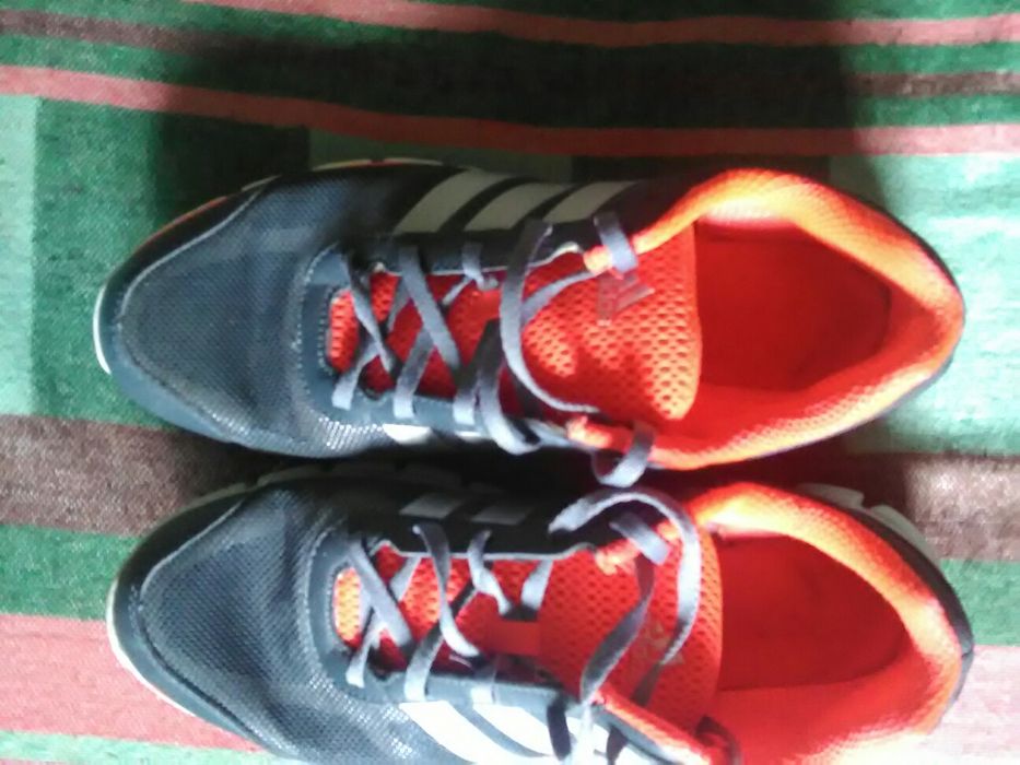 Pantofi sport Adidas pret 200lei