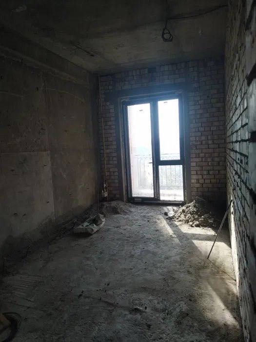 Wiston Продается 2 комнатаная квартира коробка  ул.Ниезбек Йули