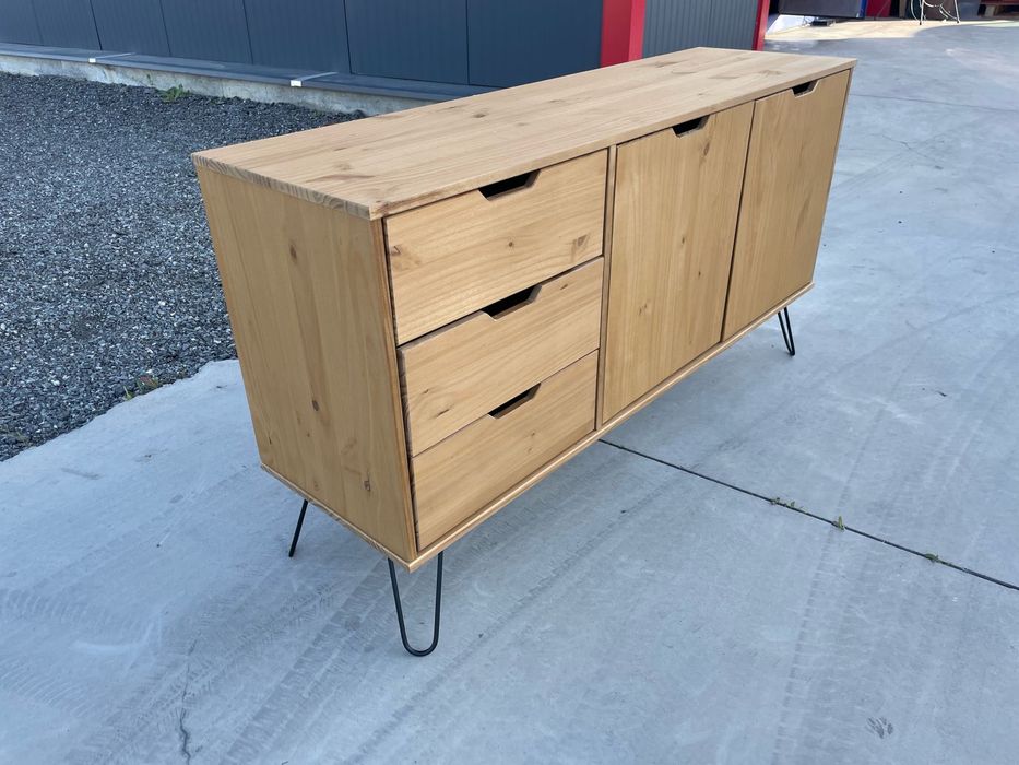 Comodă din lemn masiv cu picioare metalice – Design industrial modern