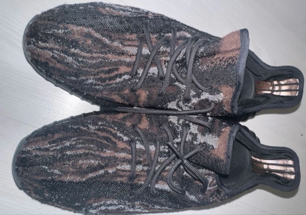 Adidasi Yezzy marimea 46,5 state foarte buna