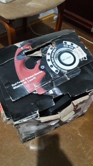 Продаётся компьютер пентиум  4ка с двумя рулями с педалями смотрите фо