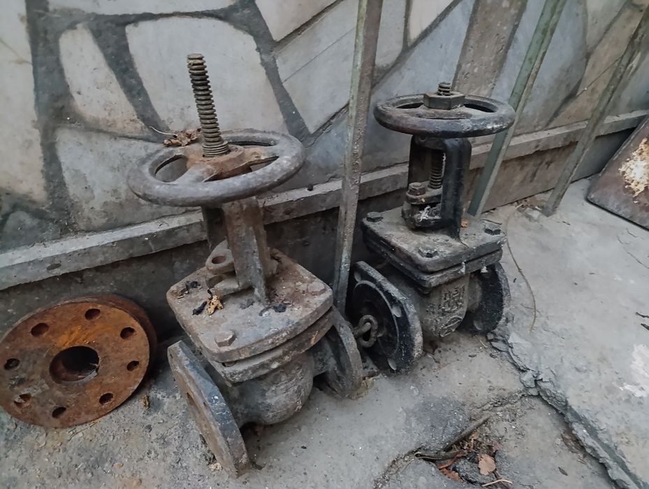 Чугунные задвижки и фланец