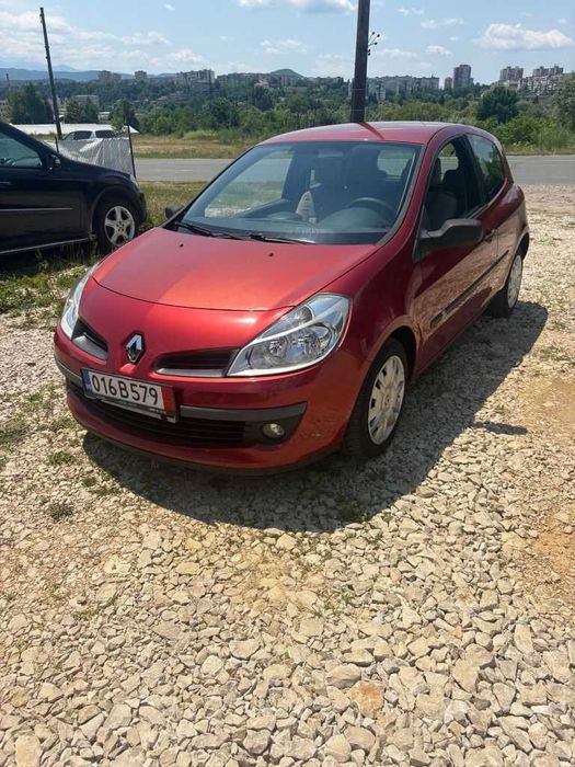 Автомобил Renault Clio 1.2