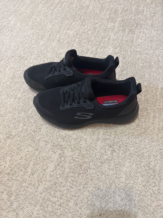 Skechers fete marimea 35 aproape noi, folositi doar de 2 ori