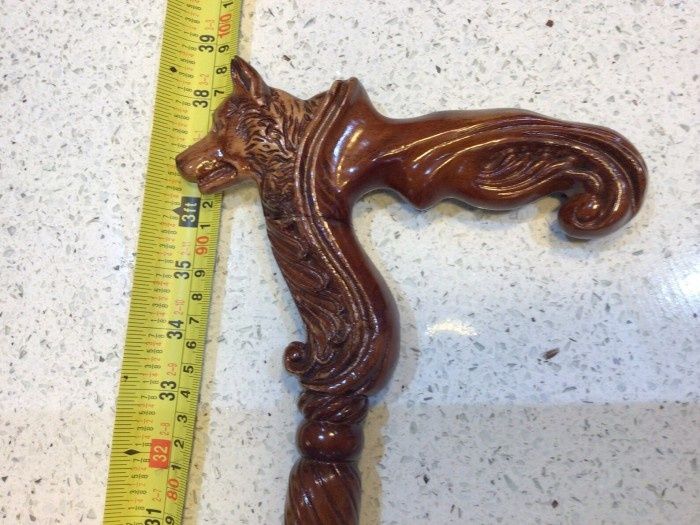 Baston mânar lup sculptat integral manual,piesa deosebia, lungime tota