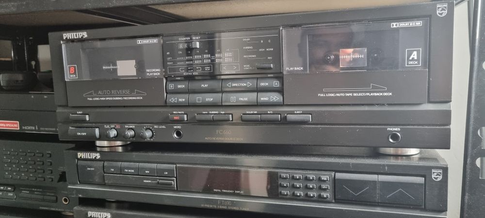 Linie audio Philips compusa din Amplificator, dublu deck, cd player si tuner