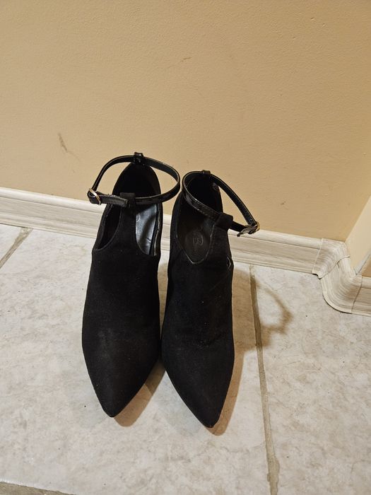 Обувки на висок ток