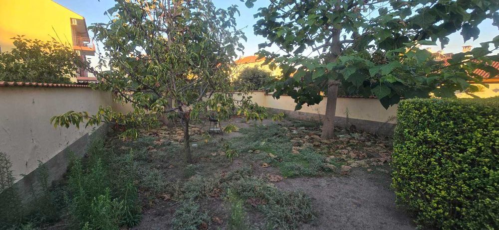 Продава се къща-близнак в Равда