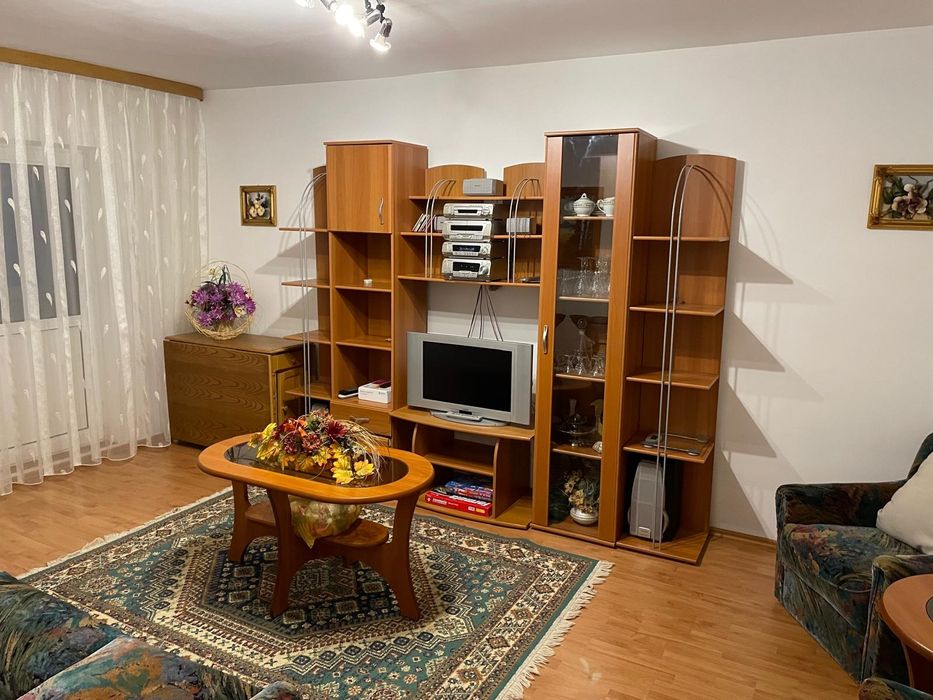 Închiriez apartament 2 camere mobilat cu  centrală și AC.