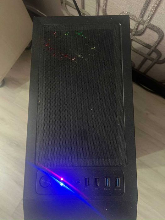 Игровой пк хороший целый корпус ничего не менял все родное