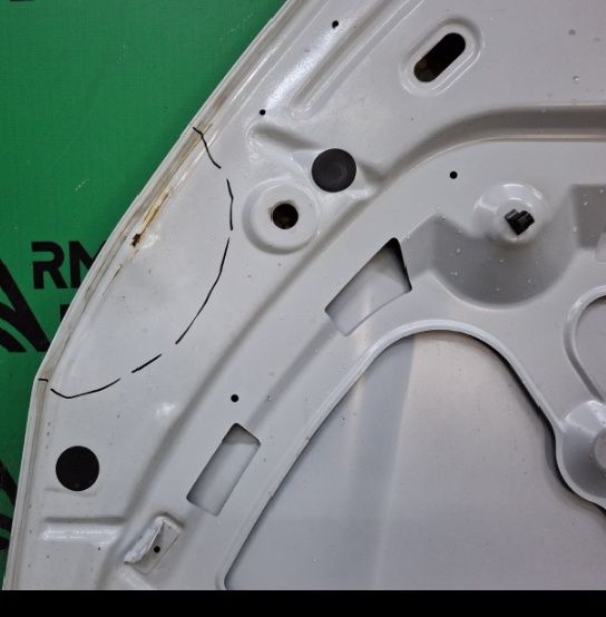 Капот Lada Vesta 2015-нв 1