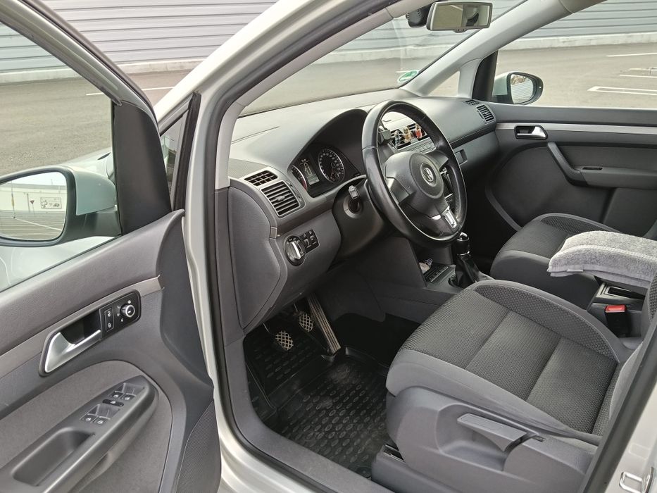 Volkswagen Touran •VW Touran 2013•1,6 TDI