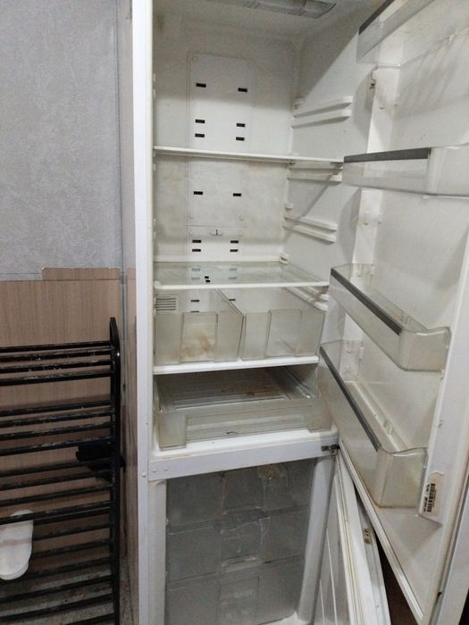 Продам холодильник  в неисправности