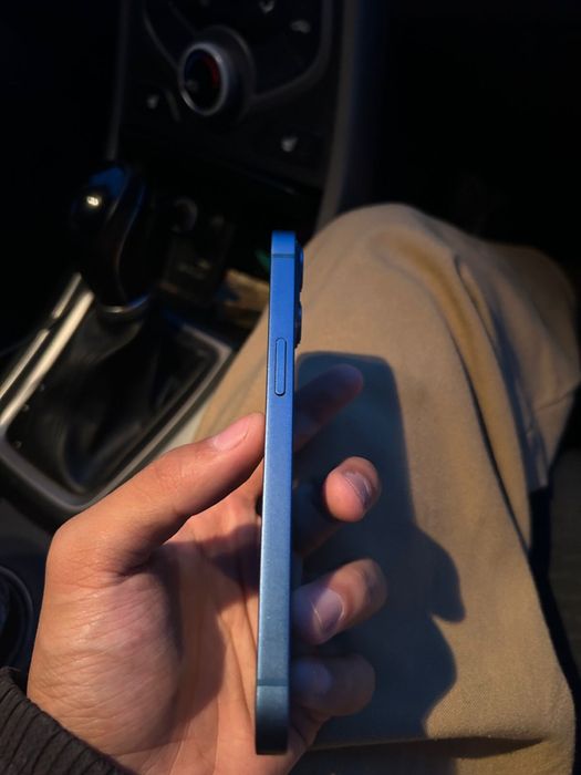 Продам Айфон 13 128гб