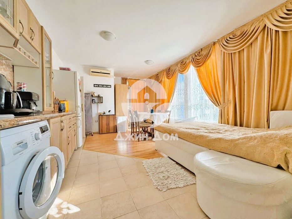 Продава се Двустаен апартамент в к.к. Слънчев бряг - 60 кв.м за 1100 €/кв.м - Снимка #1