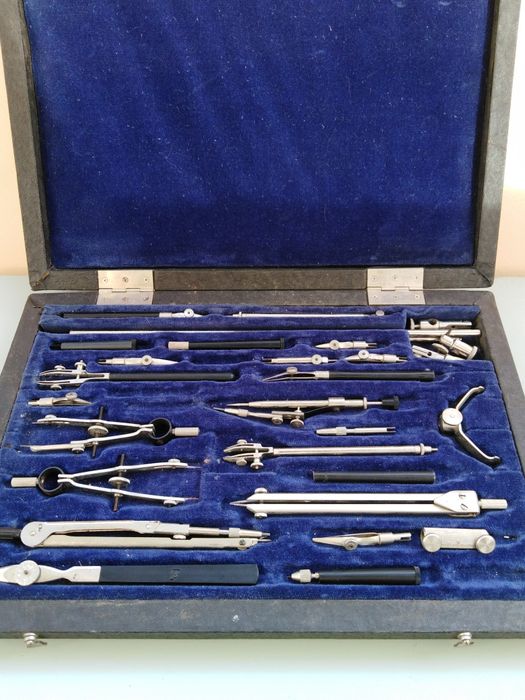 Готовальни производства СССР.