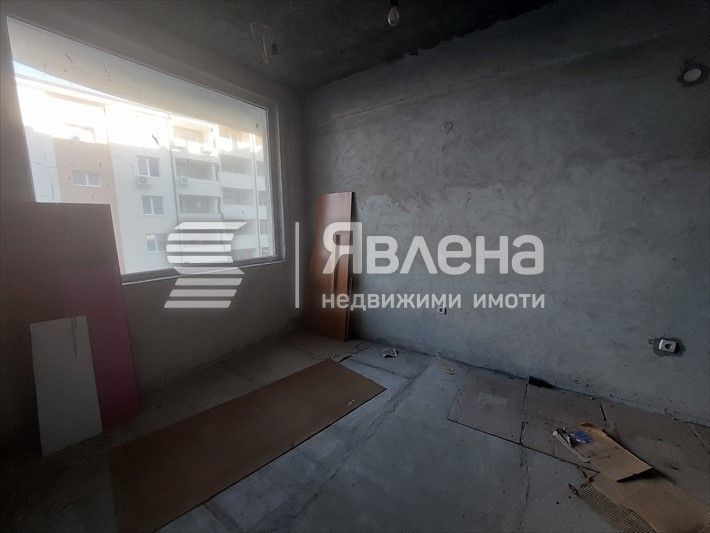 Офис на партерно ниво на жилищна сграда