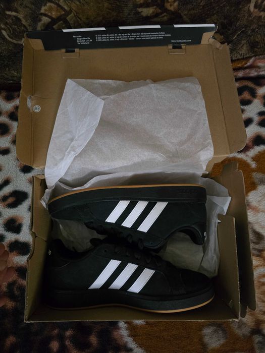 Маратонки адидас