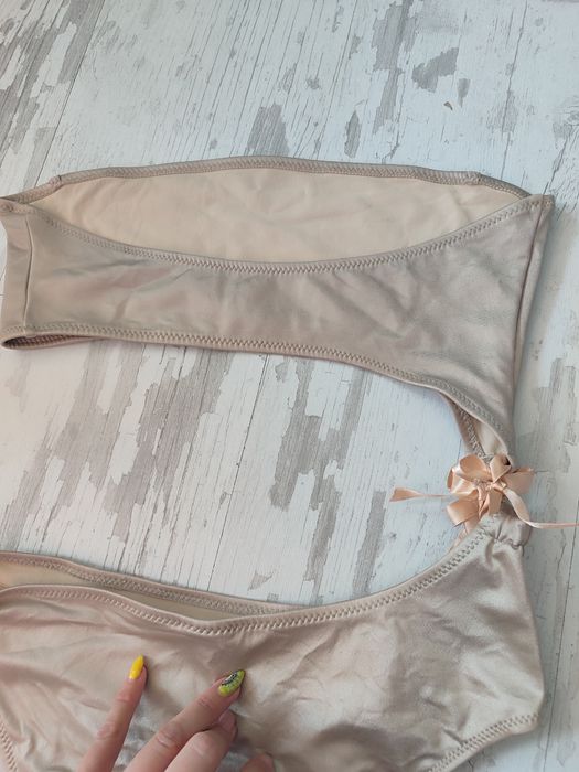 Цял   бански   страхотен е .