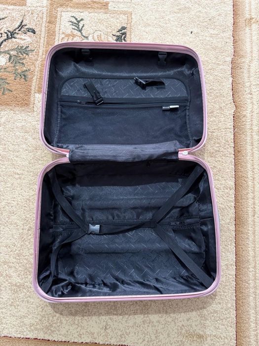 Продам чемодан маленький