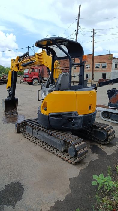 Экскаватор CAT, 3тонны