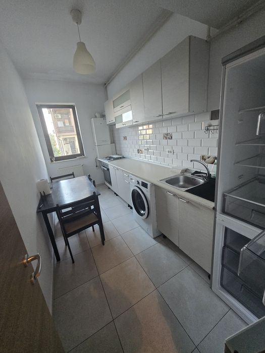 Închiriez apartament