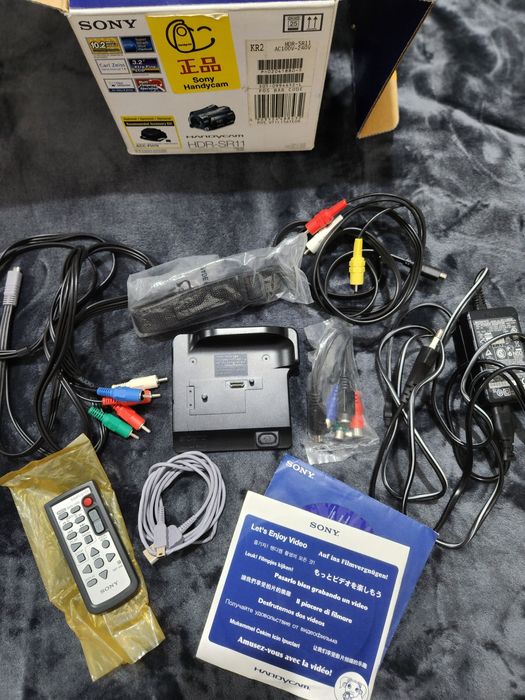 Видеокамера SONY HDR-SR11
