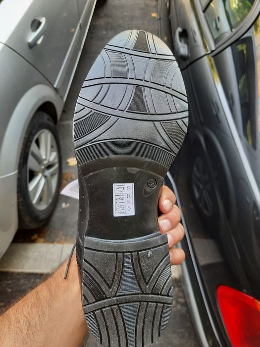 Мъжки обувки от естествена кожа.