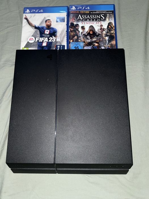 PS 4 + 1 Controller + 2 jocuri