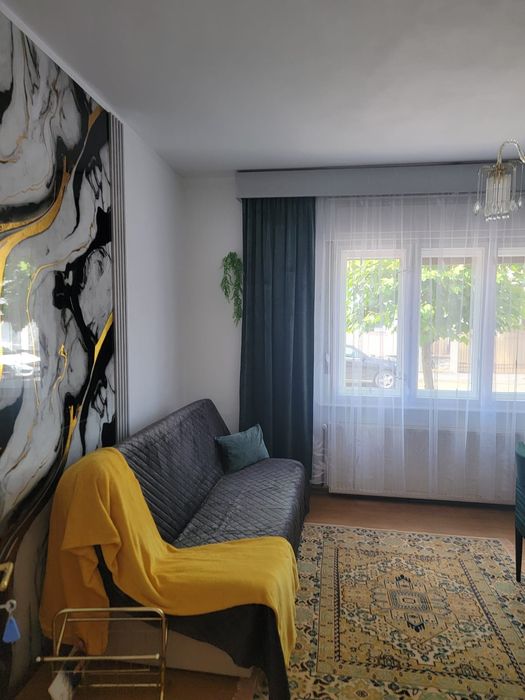 Inchiriez apartament 2 camere la casa