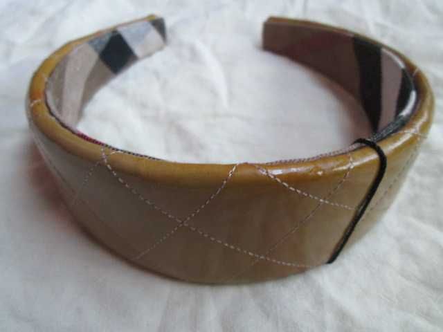 Burberry нова диадема за коса.