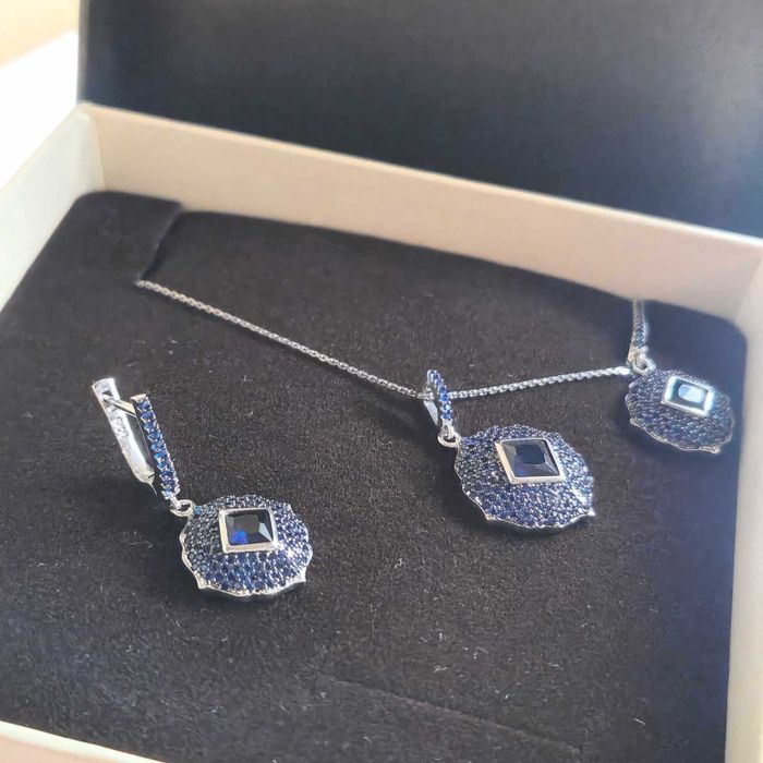 Колие с обици -сребро с камък