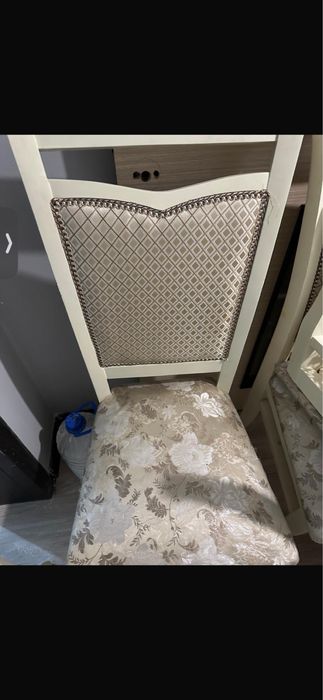 Стол со стульями