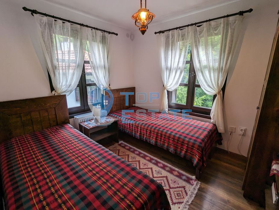 Две реновирани във възрожденски стил къщи в Тревненския балкан