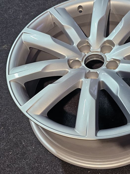 janta aliaj noua originala audi q5

cod oe: 8r0 601 025 b

r19 / 8j /