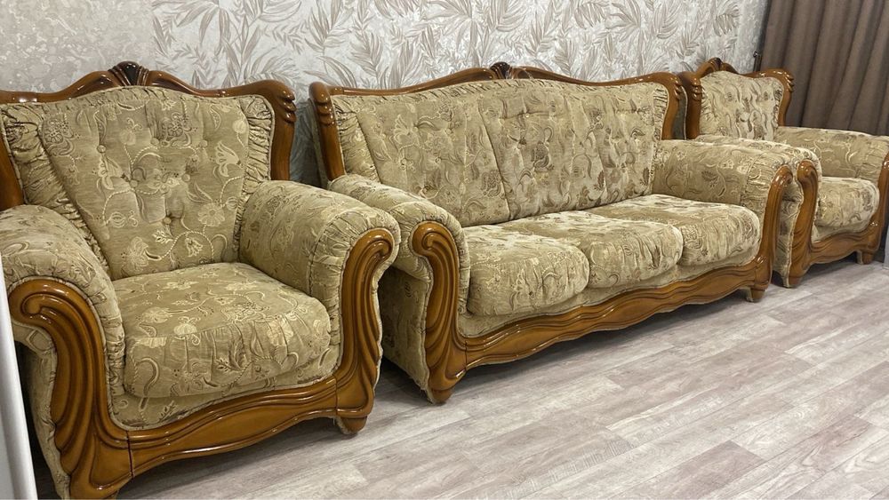 Продам диван в отличном состояние