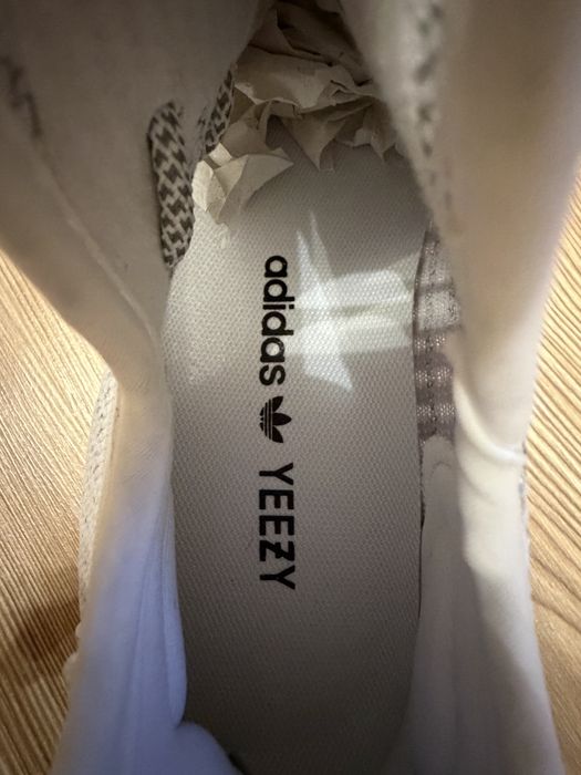 Adidasi Yeezy 350 noi