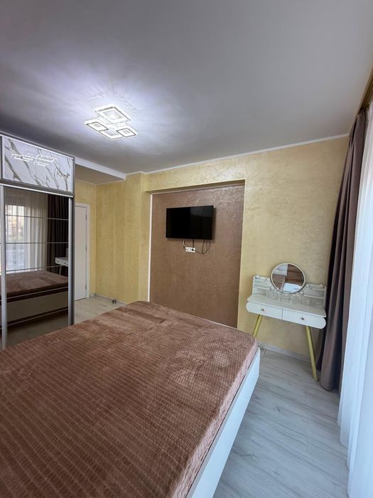 Ofer spre inchiriere studio  cu 2 camere